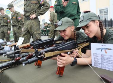 Свердловские курсанты встретили агитпоезд «Единство в памяти, сила в подвиге»