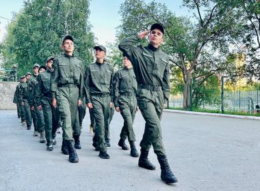 Гордость и дисциплина: курсанты Центра «ВОИН» блеснули на смотре строя и песни