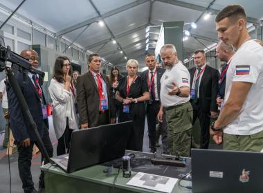 Заместитель руководителя Росреестра оценила стенд Центра «ВОИН» на ВЭФ-2025