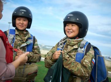 Сестры-курсанты Центра «ВОИН» в Бурятии осуществили мечту – совершили прыжок с парашютом