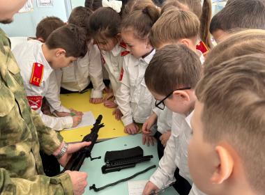 Инструкторы Центра «ВОИН» провели мастер-класс по огневой подготовке для школьников Мелитополя