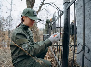На службе памяти: курсанты Центра «ВОИН» продолжают участие в акции «Мы за чистоту»